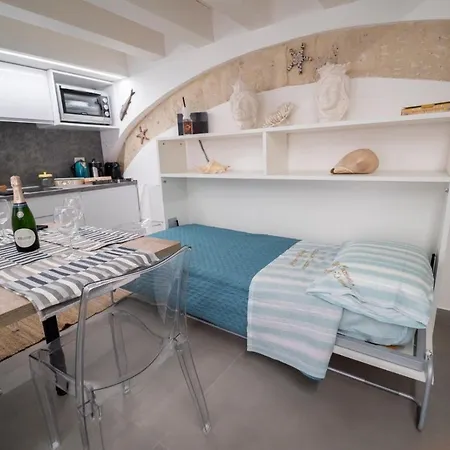 Ortigia Charme Piazza Duomo Apartment *